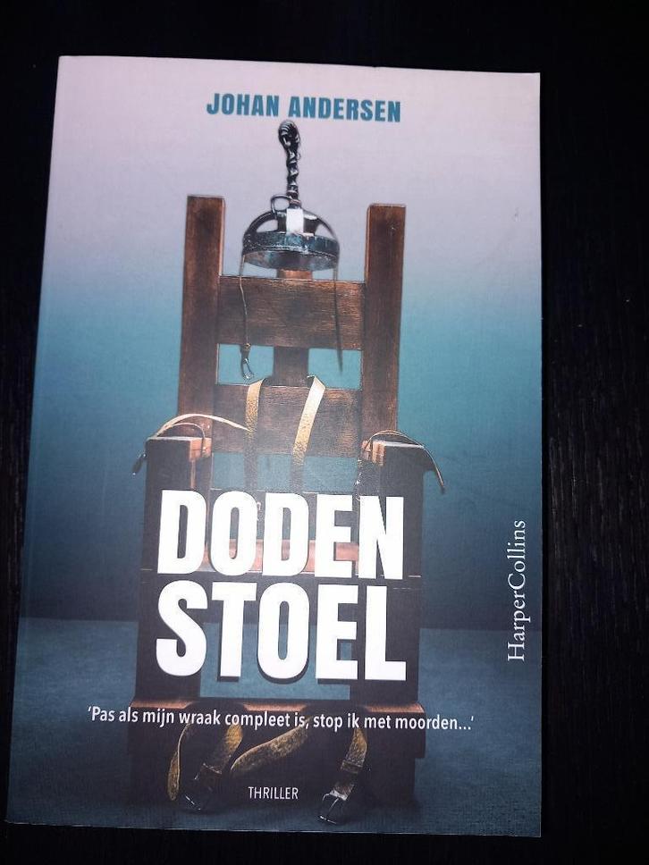 Dodenstoel - Johan Andersen, Boeken, Thrillers, Zo goed als nieuw, Nederland, Ophalen of Verzenden