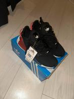 Adidas NMD R1 V2 Zwart/Rood/Blauw - Maat 40.5 - Nieuw!, Kleding | Heren, Schoenen, Ophalen of Verzenden, Nieuw, Zwart, Sneakers of Gympen