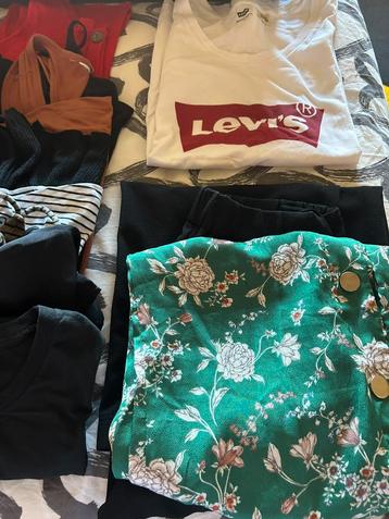 Kleding pakket dames maat xs / s veel nieuw ongedragen stuks beschikbaar voor biedingen