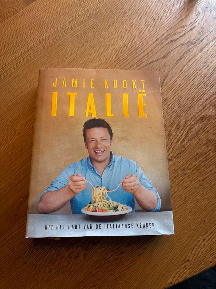 Jamie Kookt Italië - Kookboek, Boeken, Kookboeken, Zo goed als nieuw, Voorgerechten en Soepen, Italië, Gezond koken, Ophalen of Verzenden