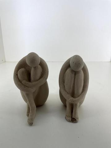 Set van 2 moderne keramische beeldjes beschikbaar voor biedingen