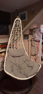 Witte hangstoel met grijze kussens, Huis en Inrichting, Stoelen, Ophalen of Verzenden, Zo goed als nieuw, Wit, Eén