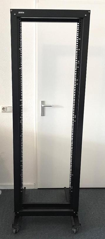 19" rack beschikbaar voor biedingen