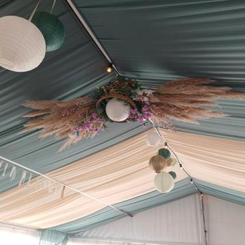 Bruiloft Decoratie: Doeken & Bloemstukken beschikbaar voor biedingen