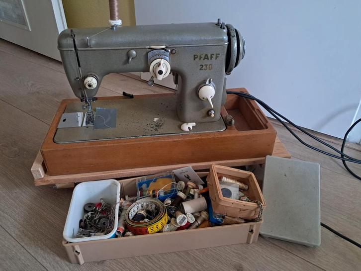 PFAFF 230 NAAIMACHINE, Antiek en Kunst, Antiek | Naaimachines, Ophalen