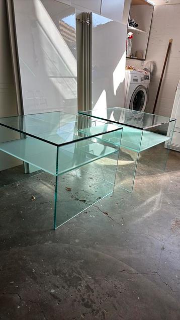 2 leuke glazen tafels  beschikbaar voor biedingen