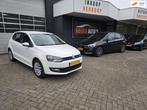 Volkswagen Polo 1.2-12V 5 deurs wit nw apk radio navig. nw a, Voorwielaandrijving, Euro 5, Gebruikt, Zwart