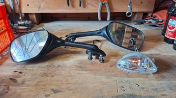 Suzuki GSXR750. 2008/2010 Spiegels met Knipperlichten  beschikbaar voor biedingen