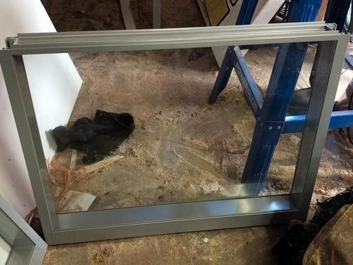 4 stuks aluminium binnenkozijn met dubbel glas, Doe-het-zelf en Verbouw, Kozijnen en Schuifpuien, Zo goed als nieuw, Raamkozijn
