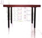 kleine lage tafel teak met mat zwarte metalen poten, Huis en Inrichting, Tafels | Salontafels, 50 tot 100 cm, Minder dan 50 cm