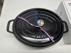 Staub braadpan 31 cm cocotte ovale, Huis en Inrichting, Gietijzer, Ophalen of Verzenden, Zo goed als nieuw, Keramische plaat