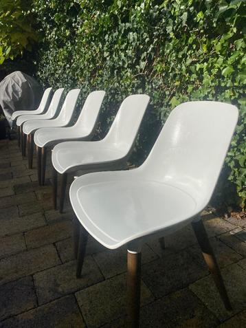 6x witte stoelen – geschikt voor binnen en buiten beschikbaar voor biedingen