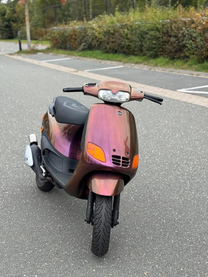 Piaggio Zip Type 3 - CUSTOM KLEUR, Fietsen en Brommers, Scooters | Piaggio, Zo goed als nieuw, Zip, Benzine, Ophalen