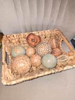 Rotan mand met diverse decoratie ballen, Ophalen of Verzenden, Nieuw, Rond, Hout