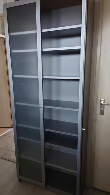 IKEA BILLY  BOEKENKAST MET GLASDEUREN, GRIJS beschikbaar voor biedingen