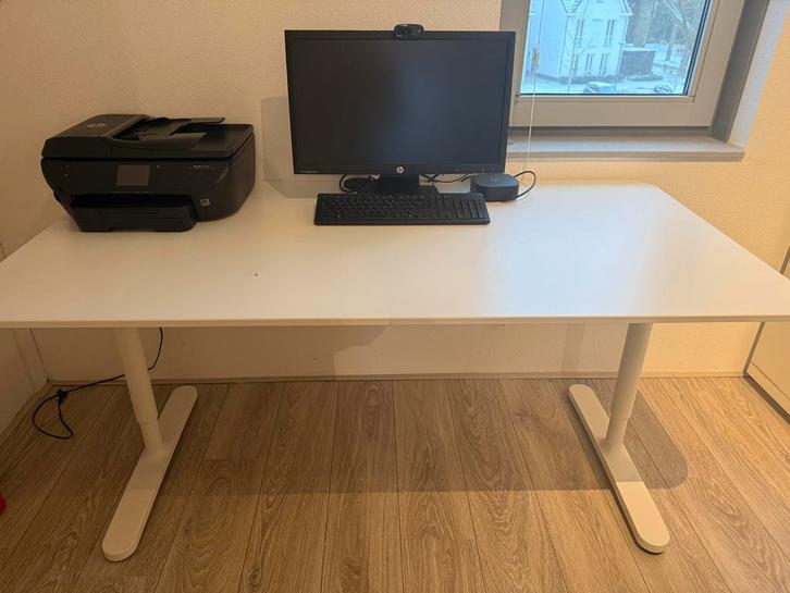 Ikea Bekant bureau 160x80 - met kleine beschadiging, Huis en Inrichting, Bureaus, Gebruikt, Bureau, In hoogte verstelbaar, Ophalen