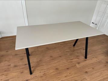 Trotten Ikea bureau beige 160x80 zgan  beschikbaar voor biedingen