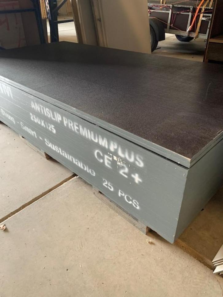 HARDHOUT ANTI SLIP 18 MM 125X250 PREMIUM € 69,50 P/ST, Doe-het-zelf en Verbouw, Hout en Planken, Nieuw, Plank, Overige houtsoorten