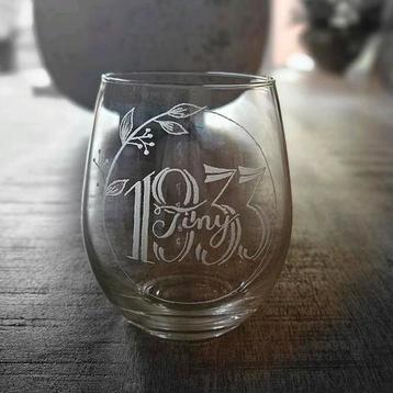 Gepersonaliseerd glas geboortejaar en naam beschikbaar voor biedingen