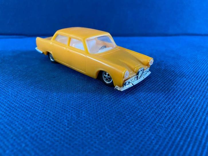 Alfa Romeo 2000 berlina KDN, Hobby en Vrije tijd, Modelauto's | 1:43, Zo goed als nieuw, Auto, Overige merken, Ophalen of Verzenden