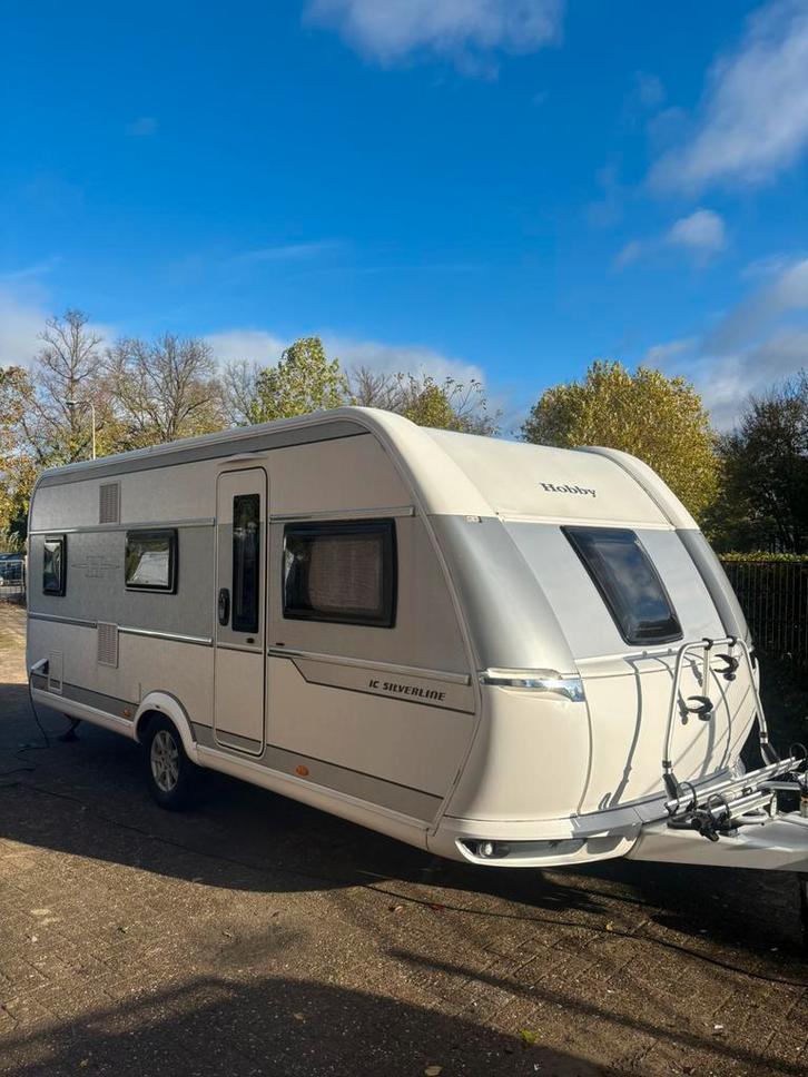 Hobby 545 KMF IC-Silverline, Caravans en Kamperen, Caravans, Bedrijf, tot en met 6, 1250 - 1500 kg, Rondzit, Hobby, Omvormbare zithoek
