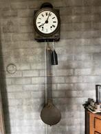 Comtoise klok , alles origineel incl gewichten , staat stil., Antiek en Kunst, Ophalen