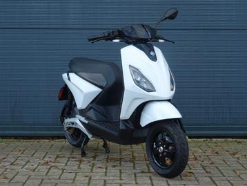 PIAGGIO 1 electric one 45km  nette staat  2021 weinig km beschikbaar voor biedingen