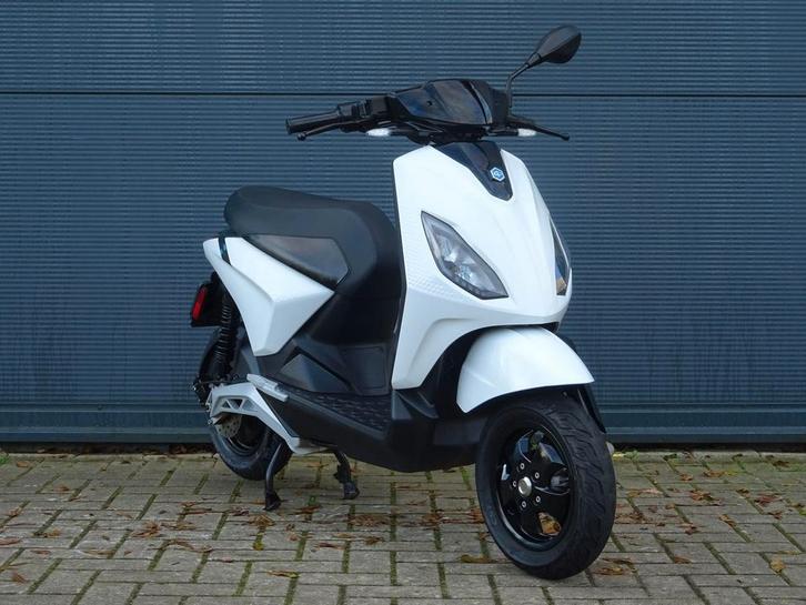 PIAGGIO 1 electric one 45km  nette staat  2021 weinig km, Fietsen en Brommers, Scooters | Piaggio