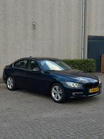BMW 320i NIEUWE APK VOL OPTIES KEYLES/STOELVERWARMING/XENON, Auto's, Euro 5, 74 €/maand, Zwart, 4 cilinders