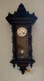 Hangklok in notenhoutenkast  1880, Antiek en Kunst, Ophalen