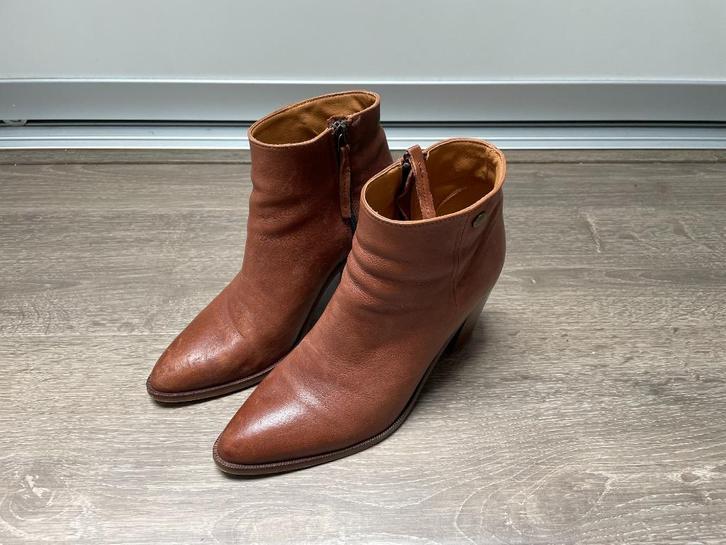 Enkellaarsjes cognac maat 39 Maruti, Kleding | Dames, Schoenen, Zo goed als nieuw, Lage of Enkellaarzen, Zwart, Ophalen of Verzenden