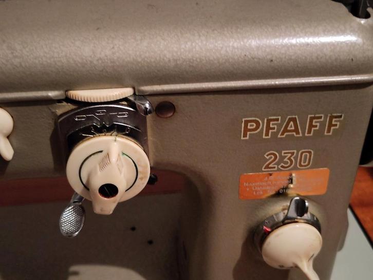 Pfaff Naaimachine met Ombouw, Antiek en Kunst, Antiek | Naaimachines, Ophalen