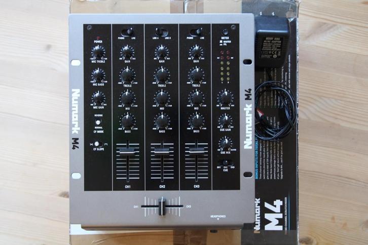 Numark M4 DJ mixer mengpaneel, Muziek en Instrumenten, Mengpanelen, Gebruikt, Minder dan 5 kanalen, Microfooningang, Ophalen of Verzenden