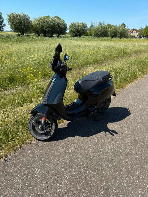 Vespa sprint 2018 50cc zwart met carbon, Fietsen en Brommers, Scooters | Piaggio, Gebruikt, Overige modellen, Benzine, Ophalen
