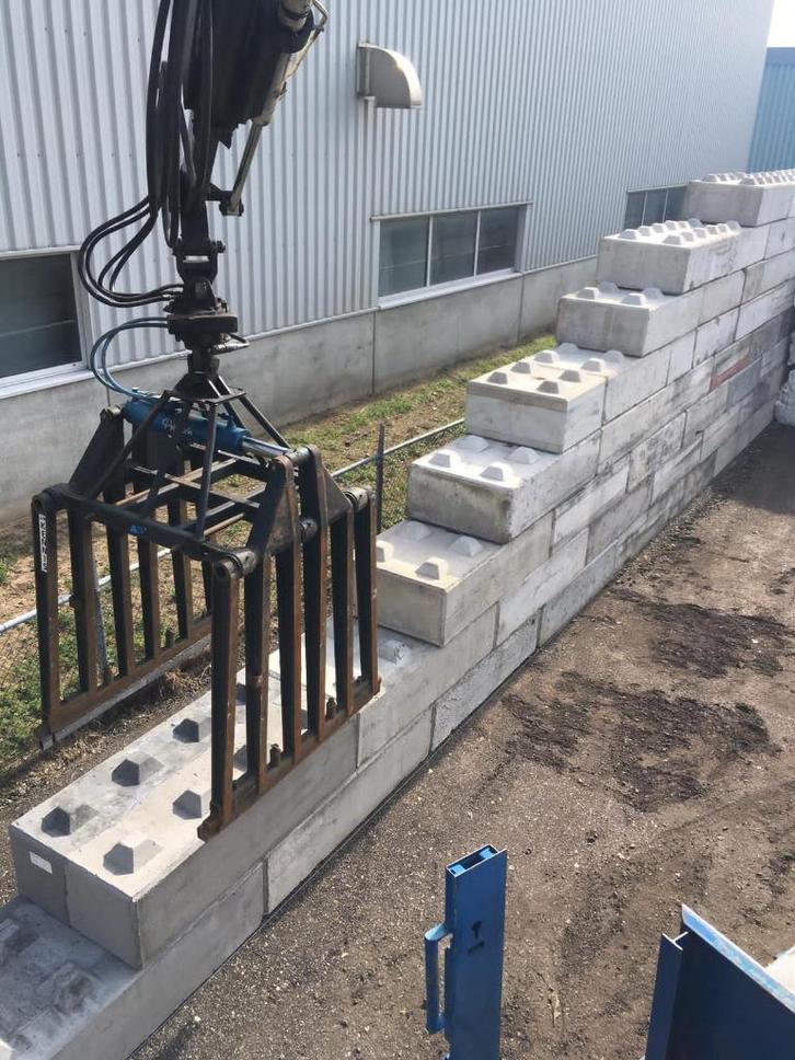 Megablokken, Betonblokken, Betonplaten, Keerwanden, Tuin en Terras, Tegels en Klinkers, Zo goed als nieuw, Overige typen, Beton