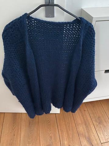 Prachtige vest maat s/m/l beschikbaar voor biedingen