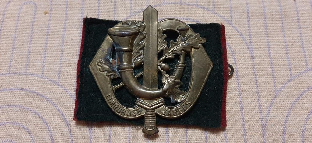 Baretembleem Limburgse Jagers, Verzamelen, Militaria | Algemeen, Ophalen of Verzenden, Landmacht, Nederland, Embleem of Badge