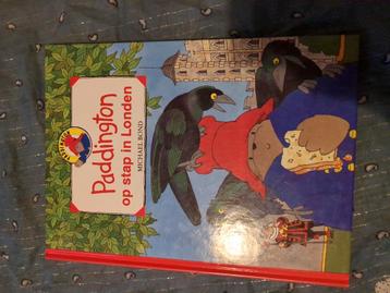 Paddington op stap in London. beschikbaar voor biedingen