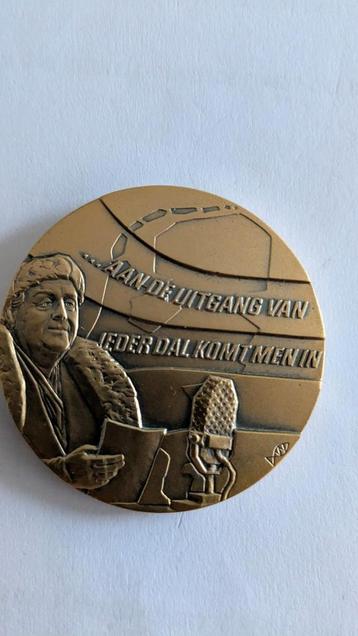 Nationale herkenningspenning 50 jaar vrijheid, 4 en 5 meig beschikbaar voor biedingen