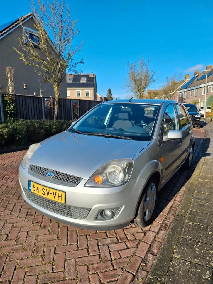 Ford Fiësta 1.4 16V 5DR 2006 Grijs, Auto's, Ford, Particulier, Fiësta, ABS, Airbags, Airconditioning, Centrale vergrendeling, Elektrische ramen