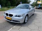 BMW 5-serie Touring 525xi Executive 4x4 AUTOMAAT!, Automaat, Gebruikt, 2000 kg, Leder en Stof