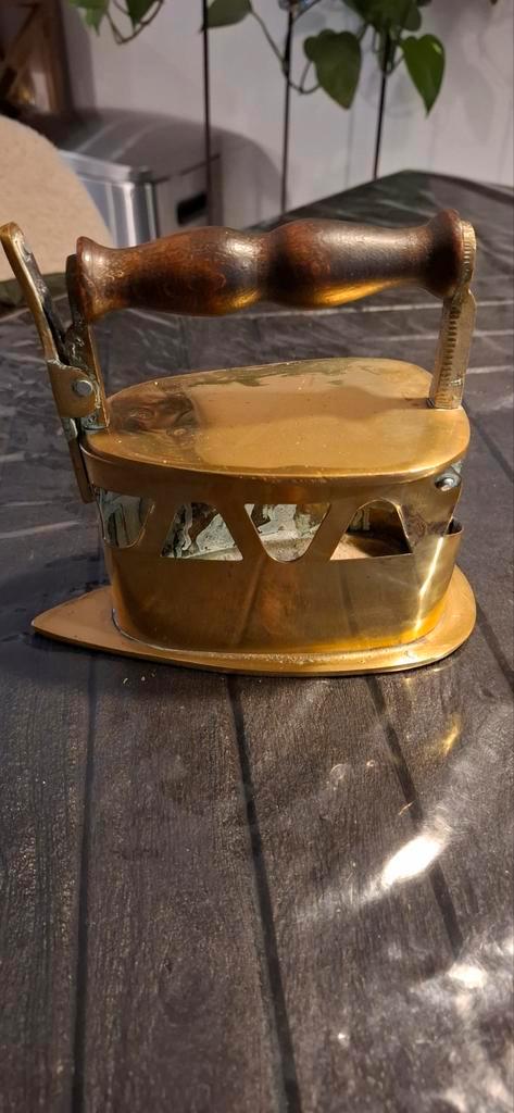 Vintage Messing Strijkijzer met Houten Handvat, Antiek en Kunst, Antiek | Keukenbenodigdheden, Ophalen of Verzenden