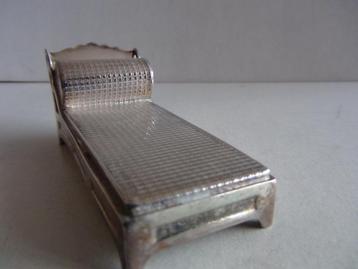 Miniatuur zilver L105-26 rustbank sofa zilveren miniaturen beschikbaar voor biedingen