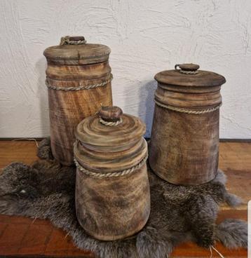 Houten pot diverse maten , amberblokje geurblokje   beschikbaar voor biedingen