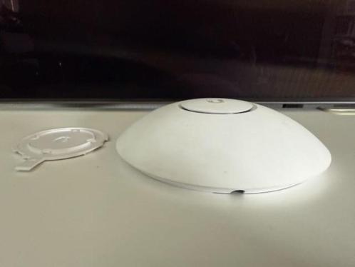Unifi AC LR Acces Point, Computers en Software, Accesspoints, Gebruikt, Ophalen of Verzenden