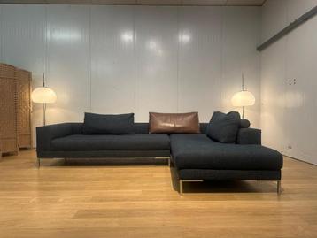 Design on Stock Aikon Lounge Hoekbank – NP: €7.500 beschikbaar voor biedingen