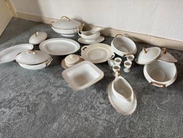 Vintage Sierlijk Servies beschikbaar voor biedingen