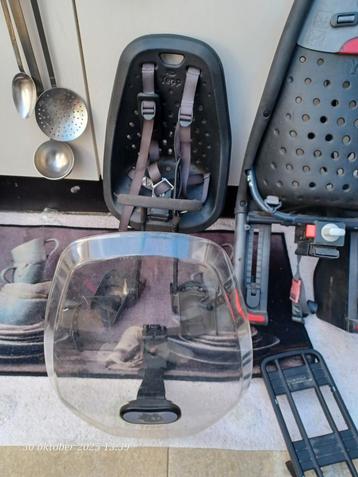 Yepp achterstoeltje  + adapter  35 €,voorstoeltje + scherm15 beschikbaar voor biedingen