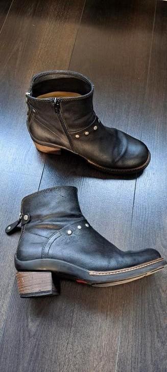 Wolky, stoere zwart gewaxt leren boots booties studs mt 37 beschikbaar voor biedingen