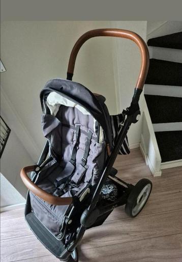 Mutsy Evo kinderwagen combi compleet reiswieg, parasol etc beschikbaar voor biedingen